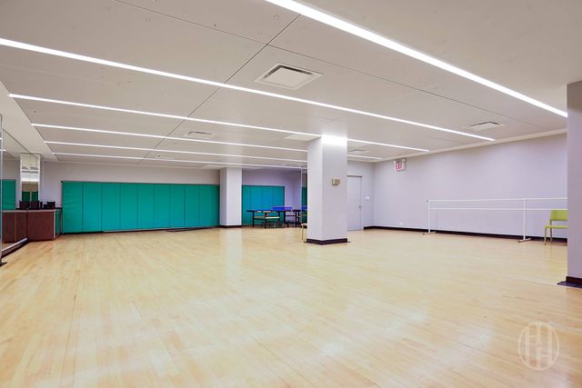 225 W 83rd St Apt 7Y, New York City, NY 10024