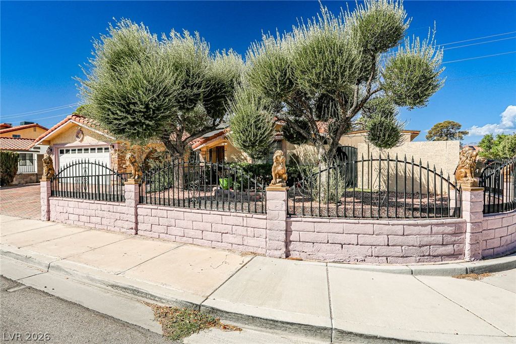 3811 Leisure Lane, Las Vegas, NV 89103 — photo 2