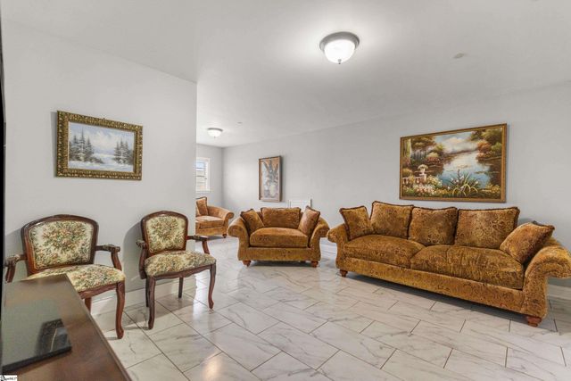 8 Middleberry Court, Greer, SC 29650