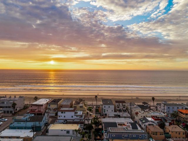 807 Jersey Ct, San Diego, CA 92109