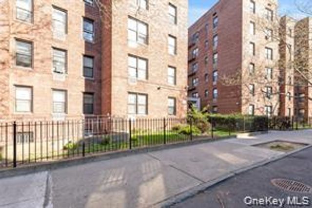 141-05 Pershing Crescent 207, Briarwood, NY 11435