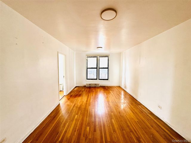 141-05 Pershing Crescent 207, Briarwood, NY 11435