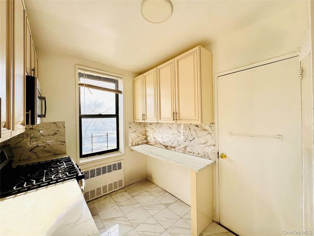 141-05 Pershing Crescent 207, Briarwood, NY 11435