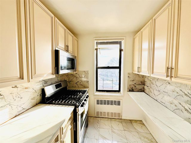 141-05 Pershing Crescent 207, Briarwood, NY 11435