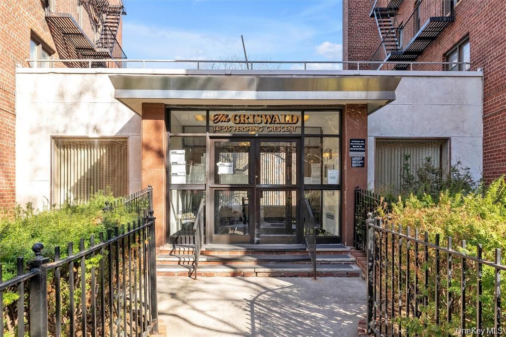 141-05 Pershing Crescent 207, Briarwood, NY 11435