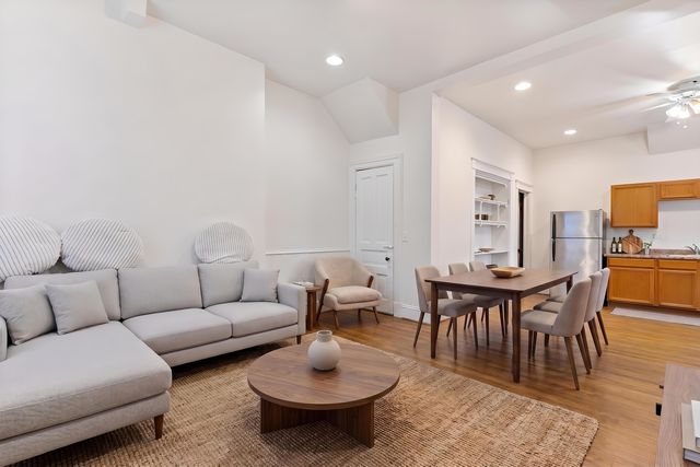 1132 E 44th Street, Chicago, IL 60653
