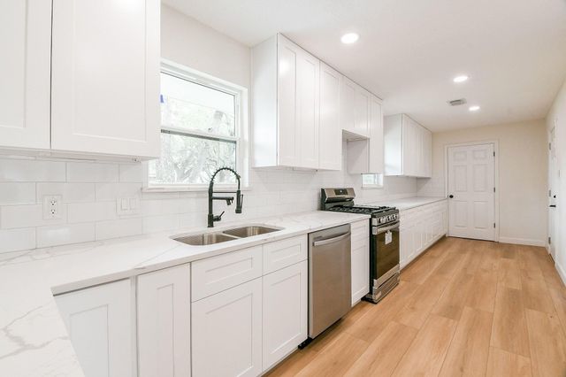 10902 Chimney Rock Rd, Houston, TX 77096