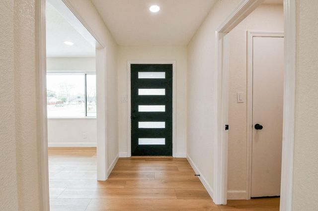 10902 Chimney Rock Rd, Houston, TX 77096