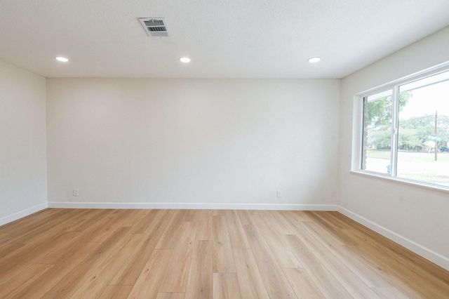 10902 Chimney Rock Rd, Houston, TX 77096