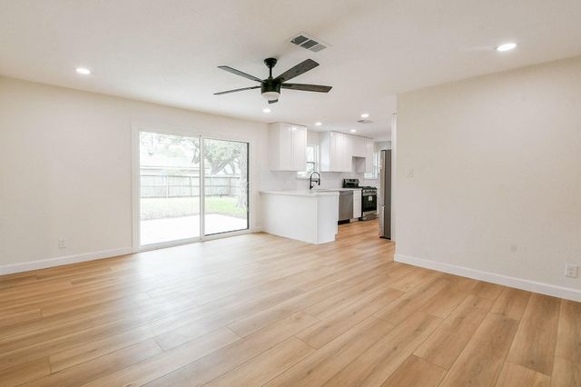 10902 Chimney Rock Rd, Houston, TX 77096