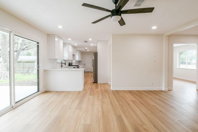 10902 Chimney Rock Rd, Houston, TX 77096