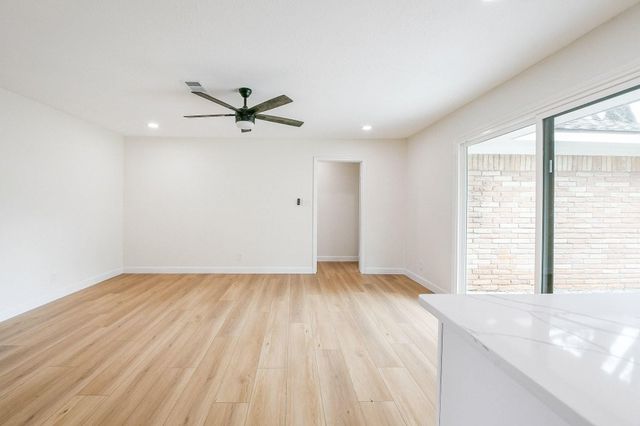 10902 Chimney Rock Rd, Houston, TX 77096