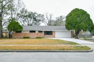 10902 Chimney Rock Rd, Houston, TX 77096