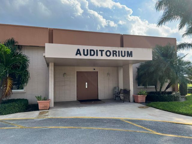 2736 Dudley Drive E I, West Palm Beach, FL 33415