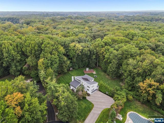 305 Westwind Court, Norwood, NJ 07648