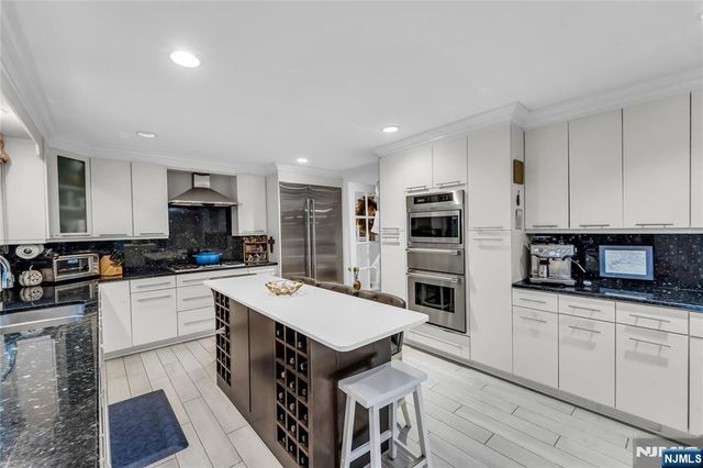 305 Westwind Court, Norwood, NJ 07648