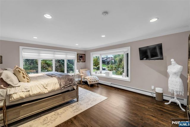 305 Westwind Court, Norwood, NJ 07648