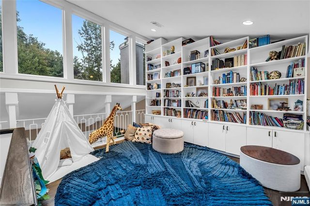 305 Westwind Court, Norwood, NJ 07648