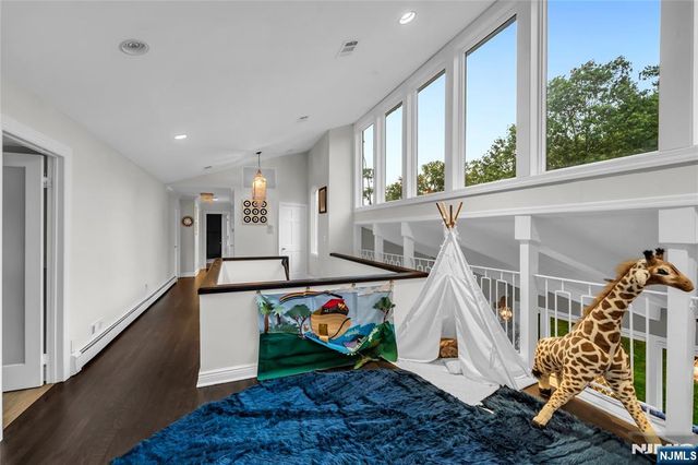 305 Westwind Court, Norwood, NJ 07648