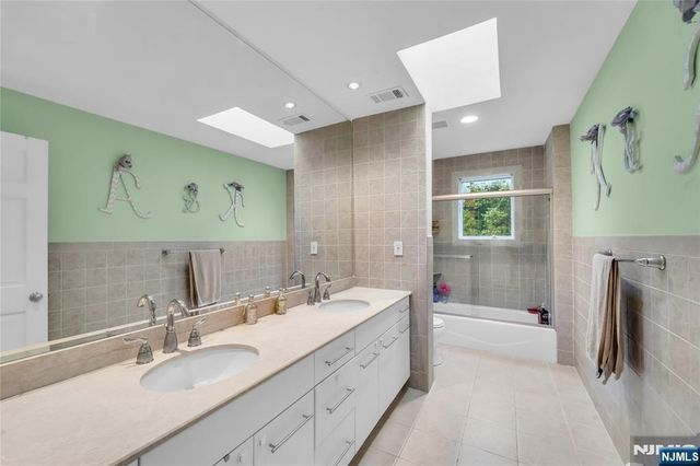 305 Westwind Court, Norwood, NJ 07648