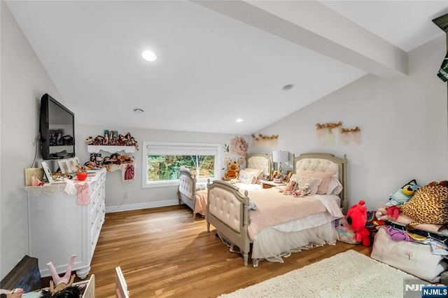 305 Westwind Court, Norwood, NJ 07648