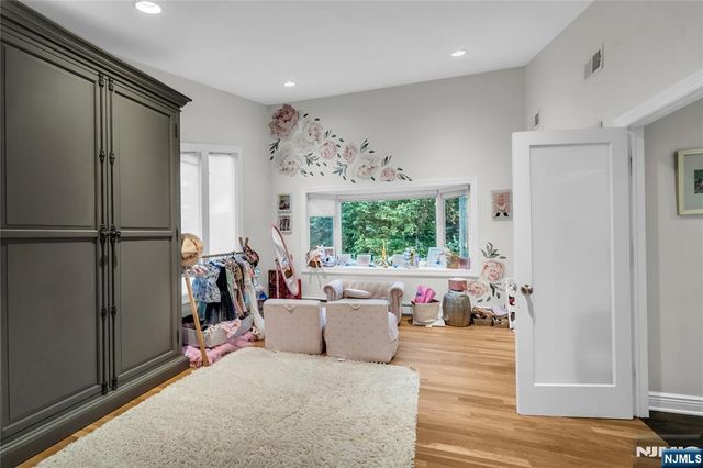 305 Westwind Court, Norwood, NJ 07648