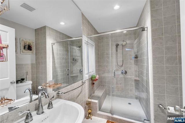 305 Westwind Court, Norwood, NJ 07648