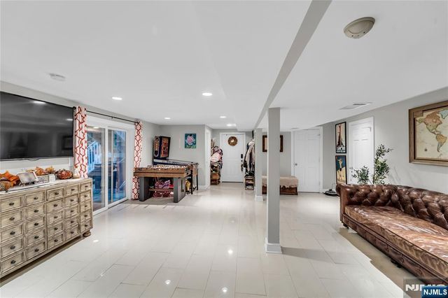 305 Westwind Court, Norwood, NJ 07648