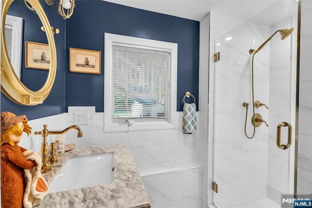 305 Westwind Court, Norwood, NJ 07648