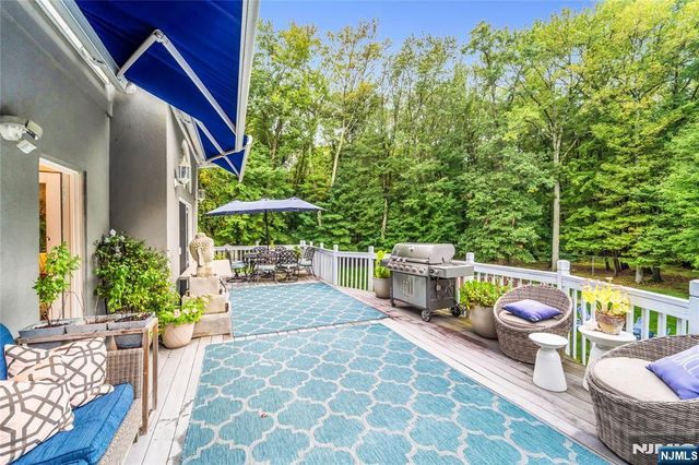 305 Westwind Court, Norwood, NJ 07648