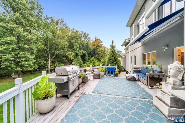 305 Westwind Court, Norwood, NJ 07648