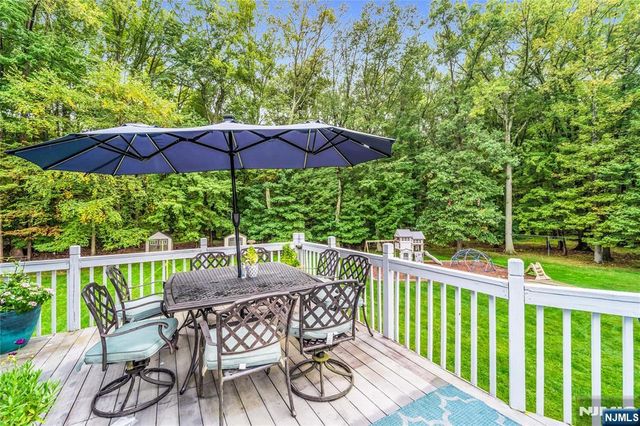 305 Westwind Court, Norwood, NJ 07648