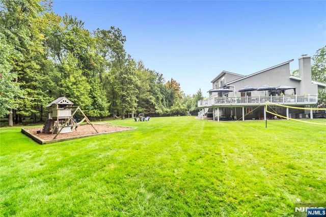 305 Westwind Court, Norwood, NJ 07648
