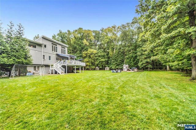 305 Westwind Court, Norwood, NJ 07648