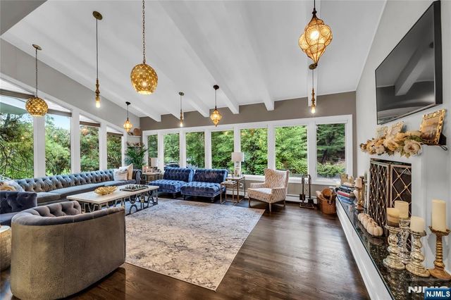 305 Westwind Court, Norwood, NJ 07648