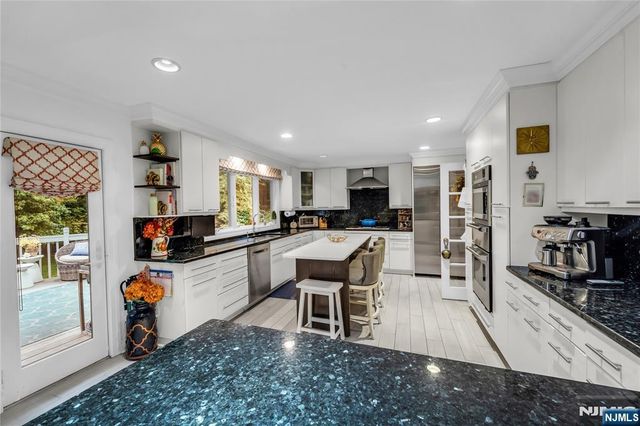 305 Westwind Court, Norwood, NJ 07648