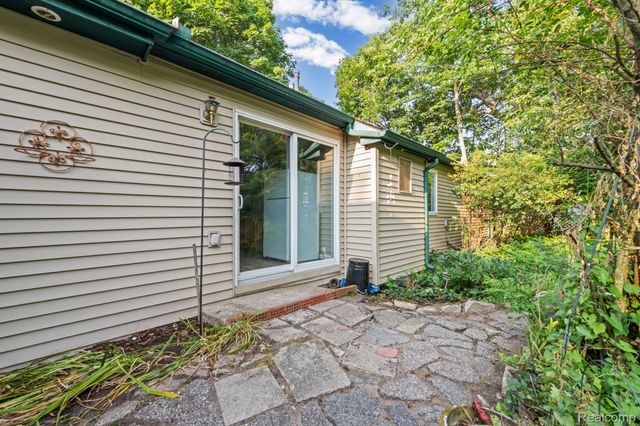 20374 Melrose Street, Southfield, MI 48075