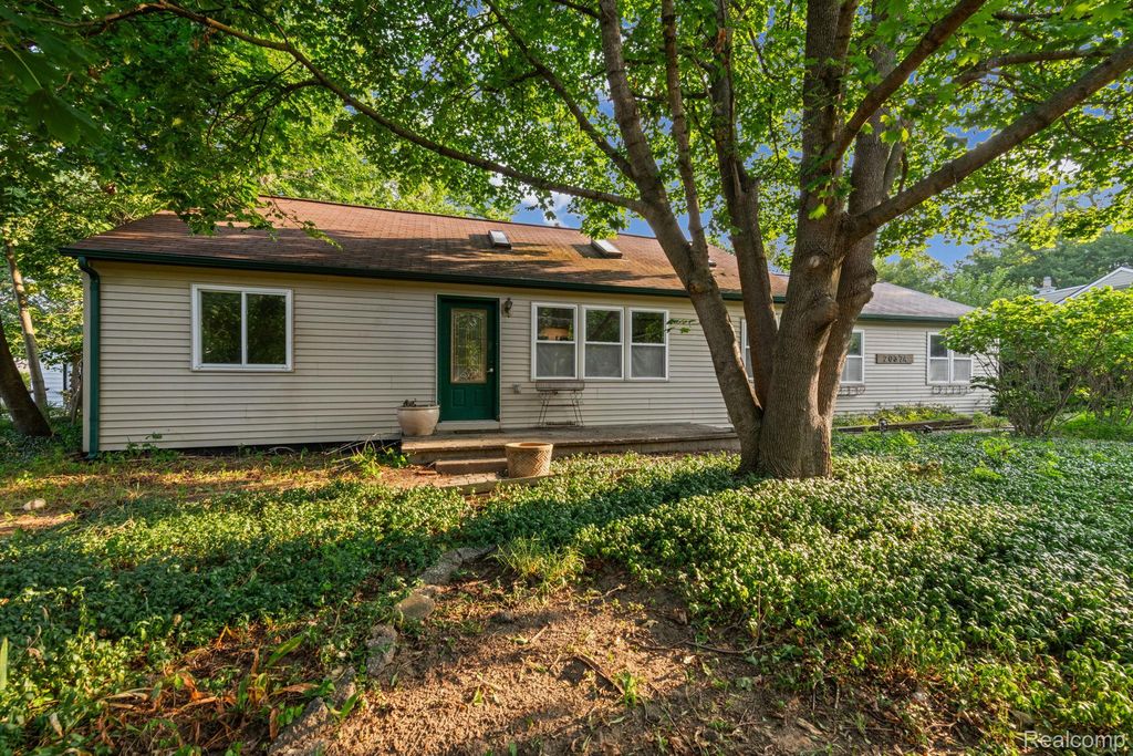 20374 Melrose Street, Southfield, MI 48075