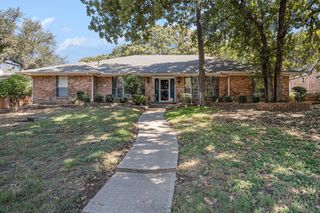 2715 Lincoln Drive, Arlington, TX 76006