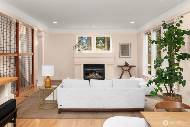 1025 NE 130th Street, Seattle, WA 98125