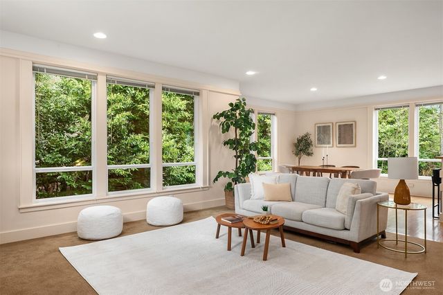 1025 NE 130th Street, Seattle, WA 98125