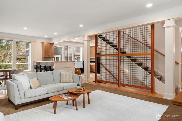 1025 NE 130th Street, Seattle, WA 98125