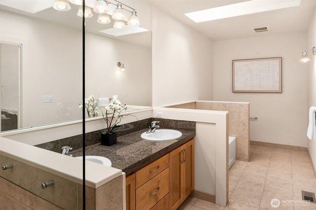 1025 NE 130th Street, Seattle, WA 98125