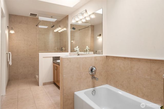 1025 NE 130th Street, Seattle, WA 98125