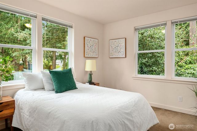1025 NE 130th Street, Seattle, WA 98125