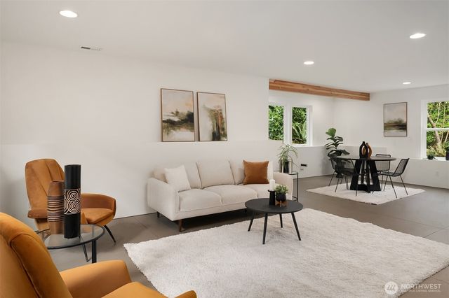 1025 NE 130th Street, Seattle, WA 98125