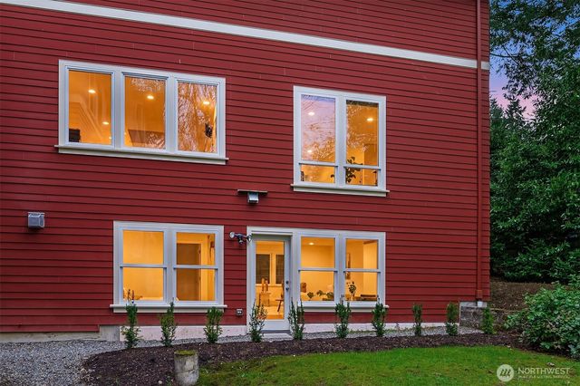 1025 NE 130th Street, Seattle, WA 98125