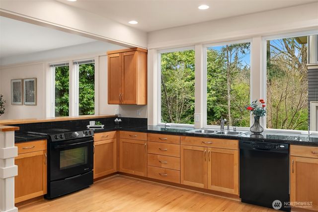 1025 NE 130th Street, Seattle, WA 98125