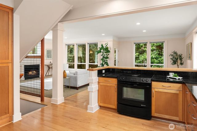 1025 NE 130th Street, Seattle, WA 98125