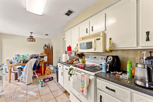 3769 SPRING LAKE Road, Jacksonville, FL 32210